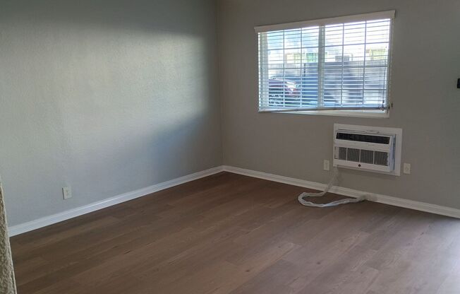 2 beds, 1 bath, 800 sqft, $2,250, Unit 320-03