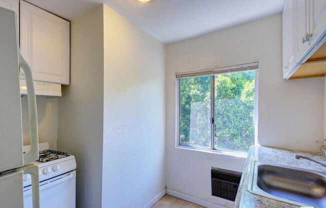 Studio, 1 bath, $1,599, Unit 10