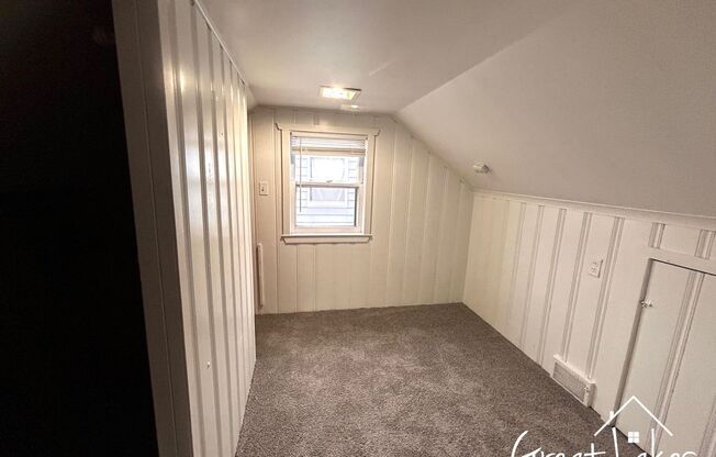 3 beds, 1 bath, $1,199