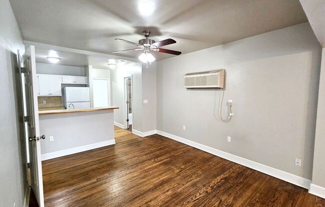 Cute One Bedroom Near Plaza!