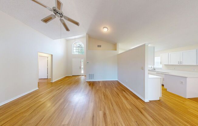 Spacious 3Bed/ 2Bath Single Family Home In South Chase!