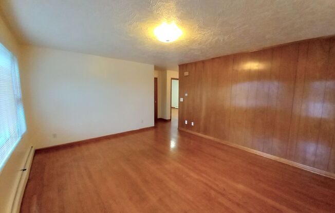 2 beds, 1 bath, 903 sqft, $1,190, Unit E-7