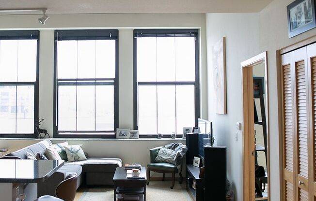 1 bed, 1 bath, 860 sqft, $1,785, Unit 403