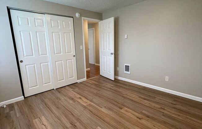2 beds, 1 bath, 945 sqft, $1,575, Unit 037