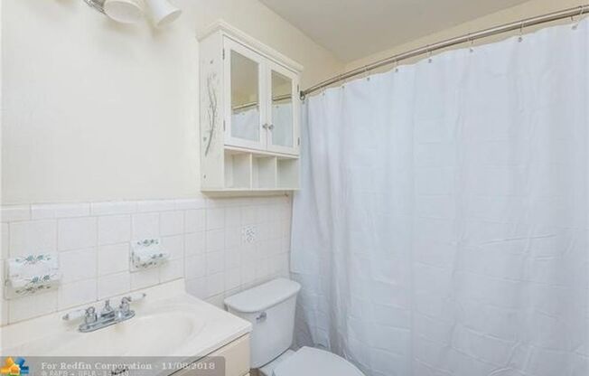 2 beds, 1 bath, $2,000, Unit Unit B