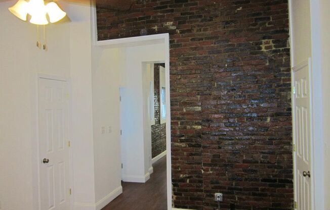 2 beds, 1 bath, $1,650, Unit Apt 1