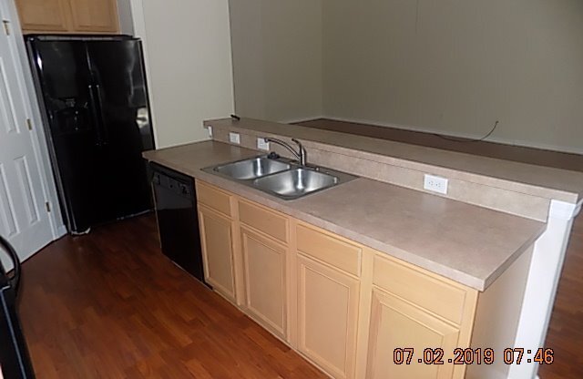 3 beds, 2 baths, $2,250