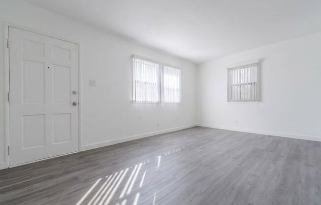 1127 W 111 ST