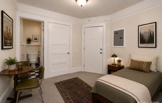 Studio, 1 bath, 215 sqft, $900, Unit 402