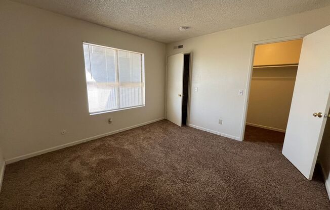 2 beds, 1 bath, $1,050, Unit 38