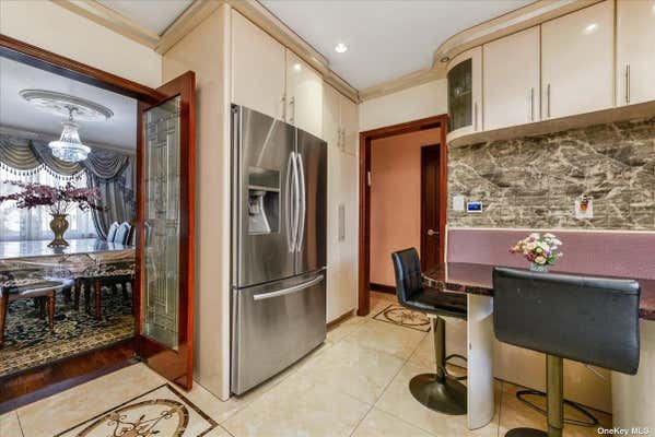 87 67 CHEVY CHASE ST