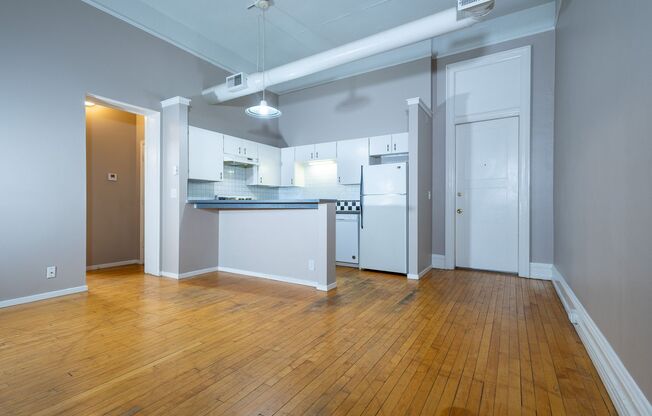 1 bed, 1 bath, $829, Unit 3819 Jones St #207