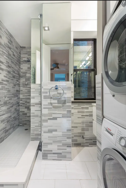 E. 116th St, 5th Ave