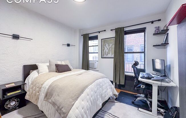 238 W 20 ST
