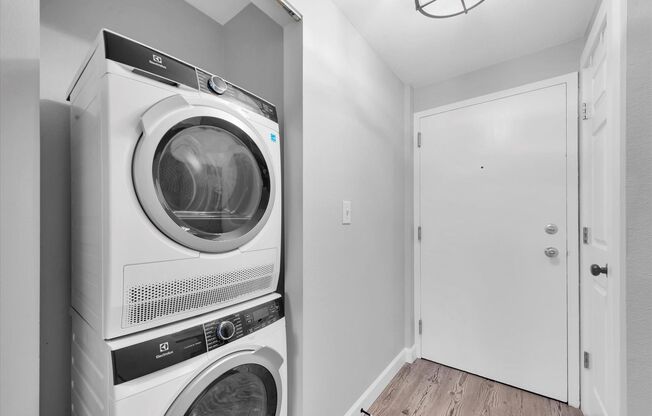 Hyde Park Towers Condo Located Near Bayshore