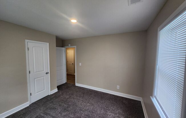 3 beds, 1 bath, $1,120