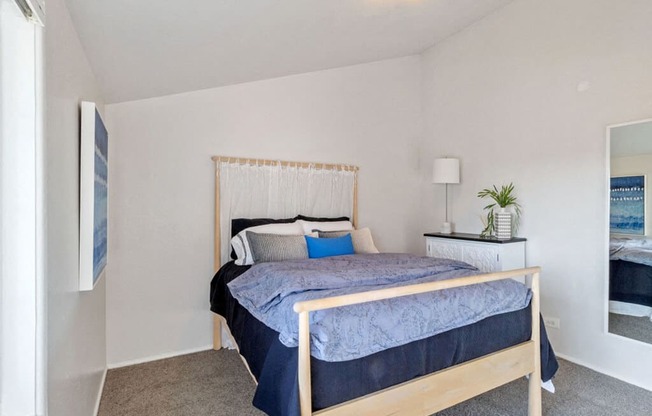 Bedroom with vaulted ceilings in the townhome.