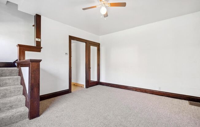 3 beds, 1 bath, $950, Unit 114