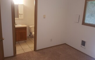 1 bed, 1 bath, $1,095, Unit 33