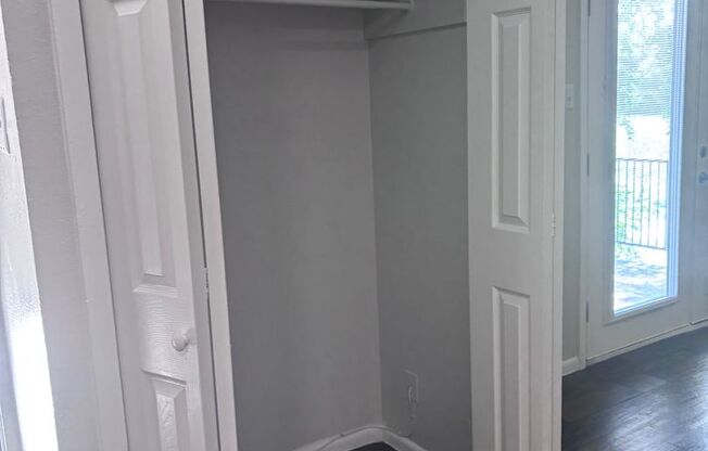 2 beds, 1 bath, 873 sqft, $1,120, Unit 02-0202