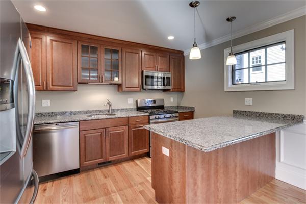 4 beds, 2.5 baths, 2,300 sqft, $5,600, Unit B