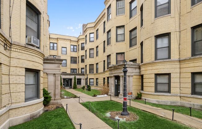 1 bed, 1 bath, $1,450, Unit 3923 - 3N