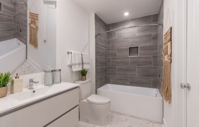 2 beds, 2 baths, 1,100 sqft, $1,875, Unit 208