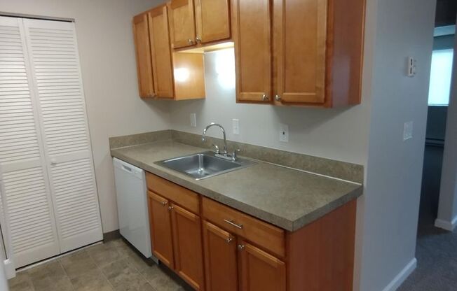 1 bed, 1 bath, 592 sqft, $1,275, Unit 023