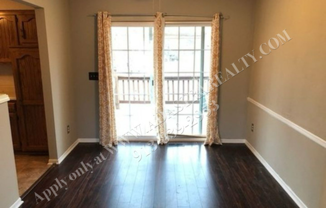 Nice 3 Bed 2 Bath Duplex in KCMO-Available in JUNE!!