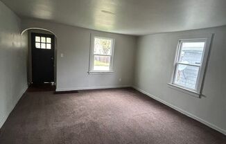 3 beds, 1 bath, $880