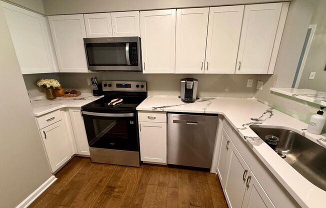 3 beds, 2 baths, 1,394 sqft, $2,850, Unit Daniel Ellis