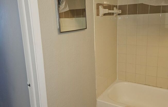 1 bed, 1 bath, $1,275, Unit # 164