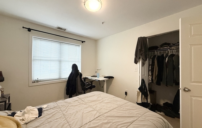 3 beds, 1 bath, 900 sqft, $4,125, Unit 302