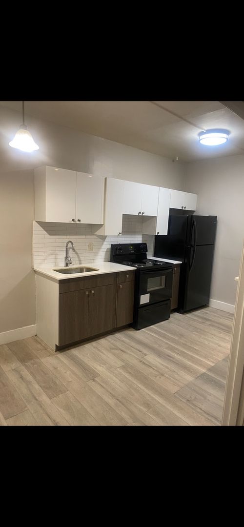 1 bed, 1 bath, 700 sqft, $1,150, Unit 105