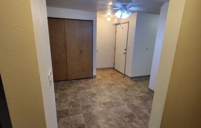 2 beds, 1 bath, 700 sqft, $1,325, Unit Unit 26