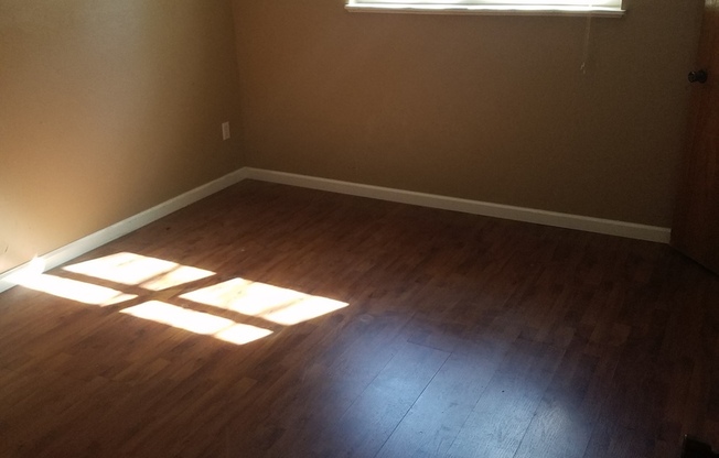 3 beds, 1 bath, $1,200