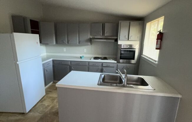 3 beds, 1 bath, $1,450