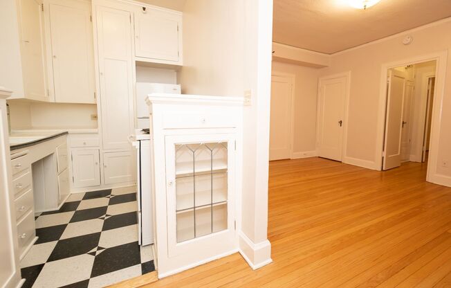 1 bed, 1 bath, 550 sqft, $1,425, Unit 704