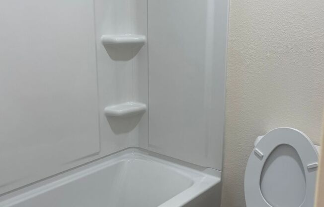 1 bed, 1 bath, 630 sqft, $950, Unit #16