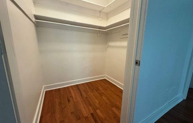 2 beds, 1 bath, 800 sqft, $1,759, Unit 5717 Hobart St. #37