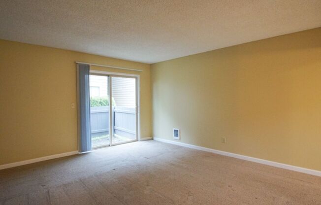 Close-in SE: Garden Level 1 Bdr w/ DW, Private Patio, & Parking!