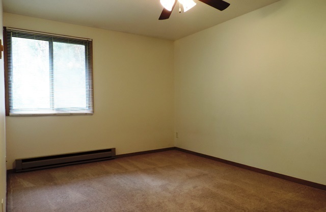 $1,095 | 2 Bedroom, 1 Bathroom Apartment | Cat Friendly* | Available for August 1st, 2026 Move In!