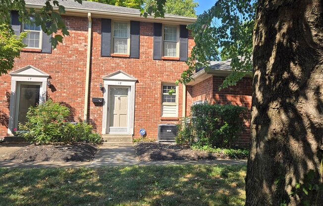 TOWNHOME w/ PRIVATE BACK PATIO!