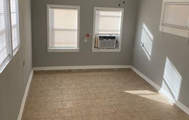 3 beds, 1 bath, $1,000