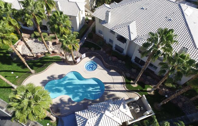 COZY 2 BED 2 BATH CONDO ON 2ND FLOOR AT PALISADES POINT!
