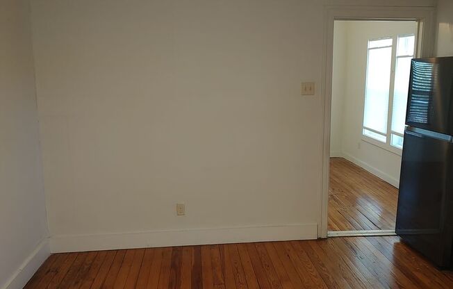 Cute duplex on large plot of land close to downtown
