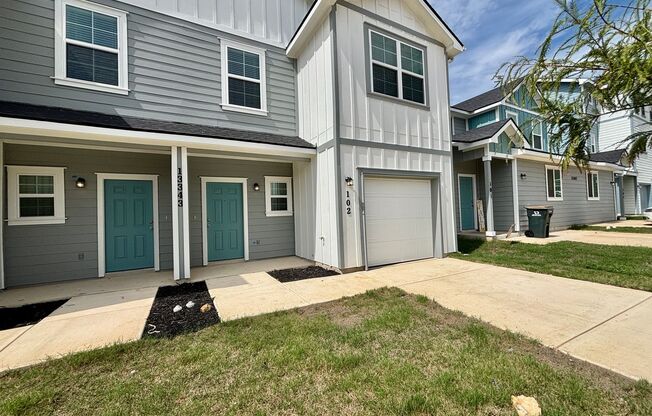 Brand New 3 Bd 2.5 Full Bath Townhouse Near UTSA & LaCantera