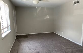 2 beds, 1 bath, $895, Unit A