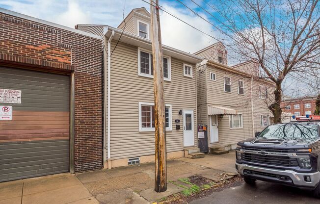 Beautiful 2 bedroom home in South Side Flats available August 1!