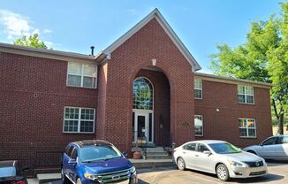 2 bedroom, 1 1/2 bath in Brent Park Condos